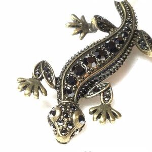 NWT- Vintage Lea Sophia Retired 2020 “Rascal” Lizard Brooch. .